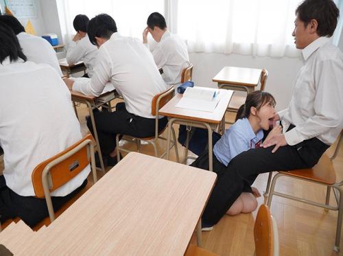 Fodendo um ao outro na aula com o presidente da turma com tesão